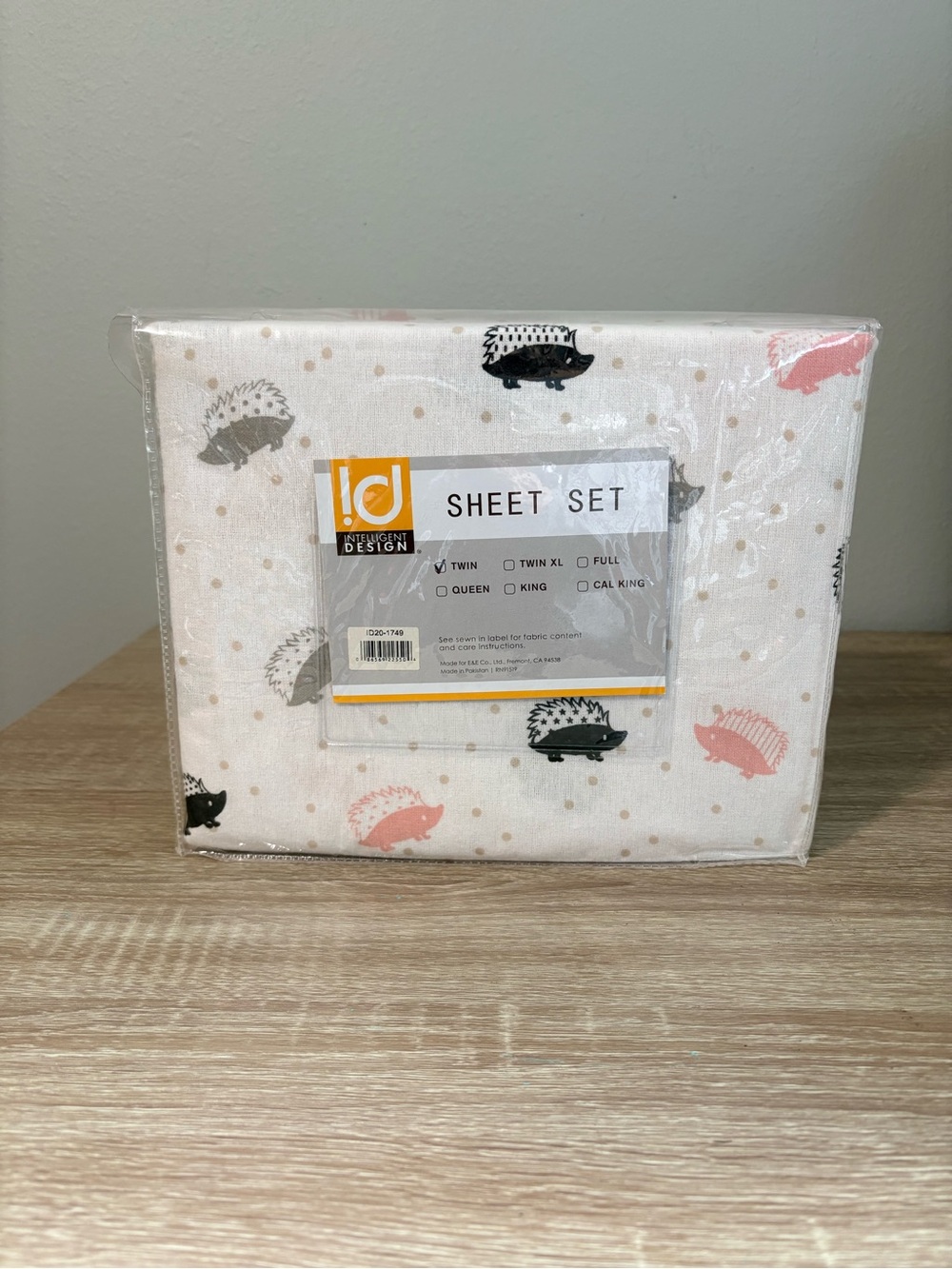 Intelligent Design Hedgehog Twin Sheet Set — White with Pink & Gray Accents